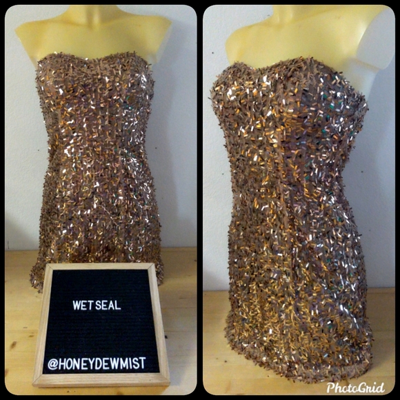 Wet Seal Dresses & Skirts - 🌹5/25🌹WETSEAL Gold Sequinned Strapless Dress